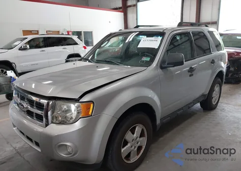 2010 Ford Escape Xlt z USA, uszkodzony, nr VIN 1FMCU0D71AKD18929